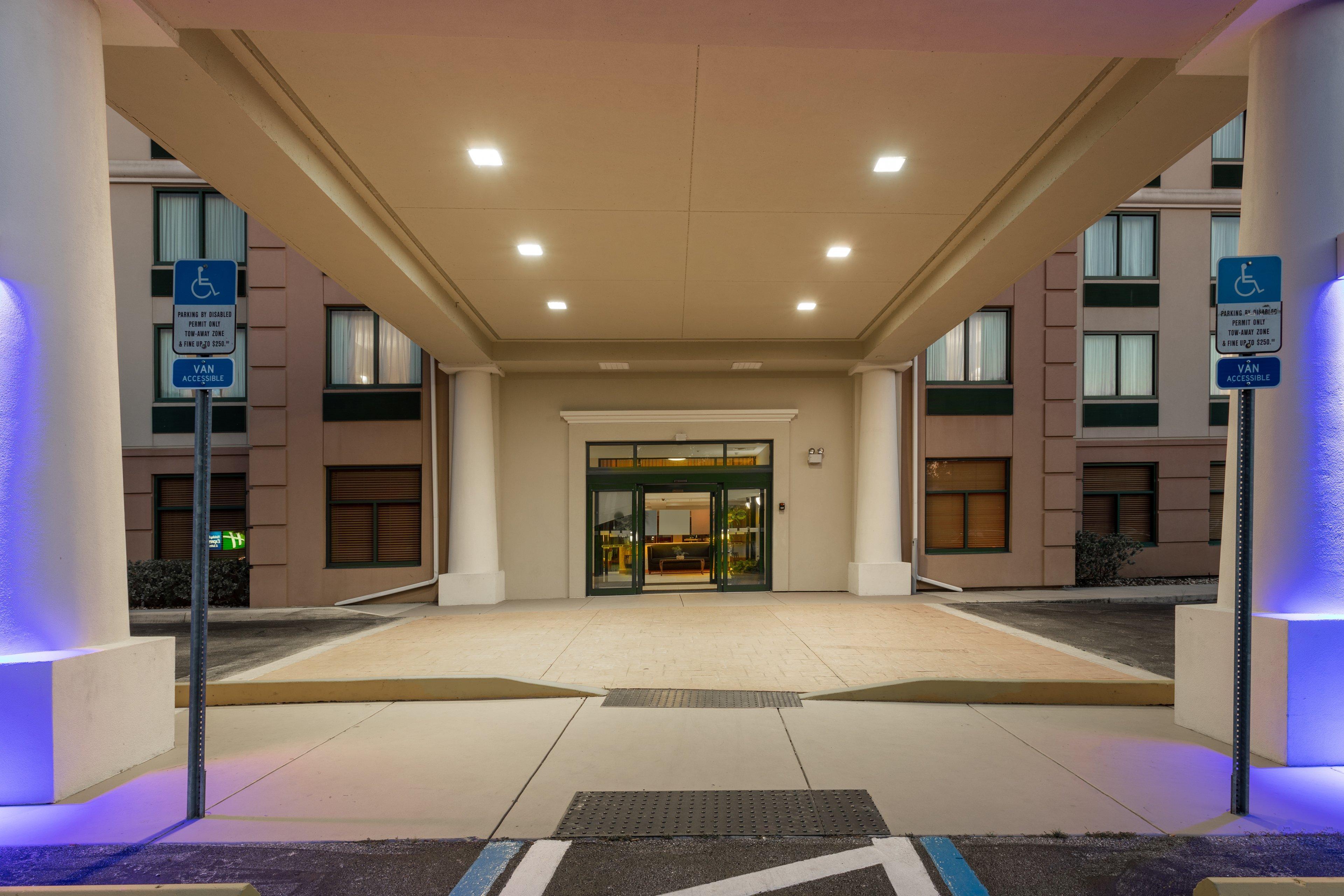 Holiday Inn Express & Suites Bradenton East-Lakewood Ranch By Ihg Exterior photo